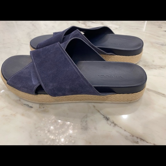 🛍️Vince Villaire slide sandal in deep blue, W6.5 - Picture 6 of 10
